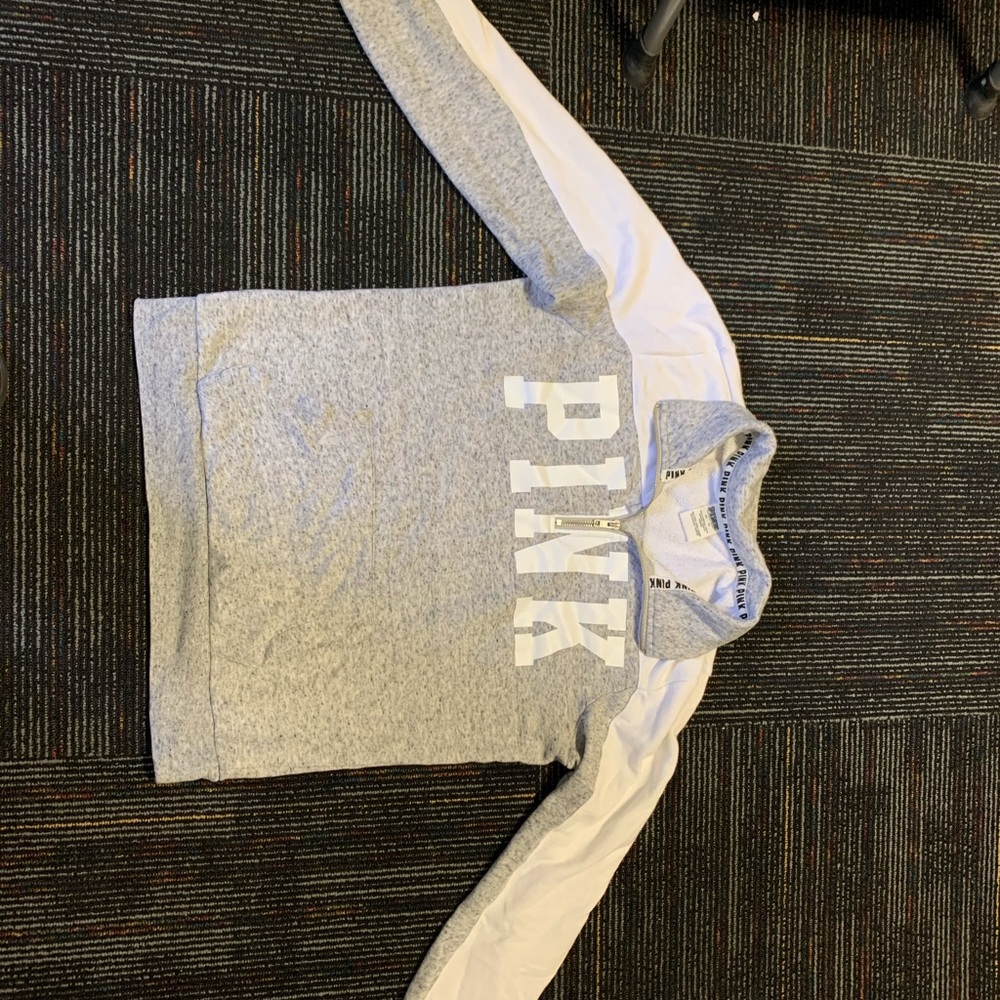 PINK Hoodie. Great condition! 15$